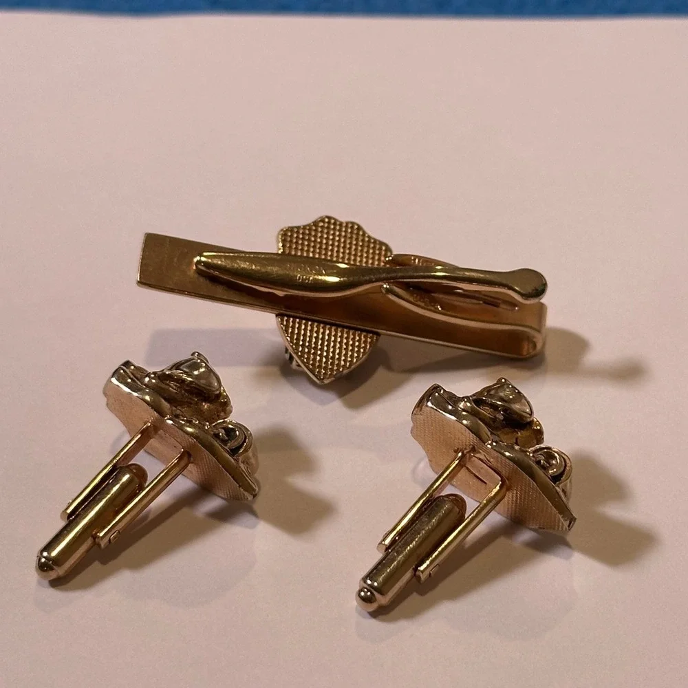 Vintage Hickok USA Bloodhound Dog Head Tie Bar and Cufflinks Set Gold Tone